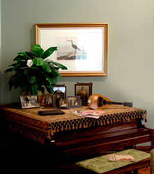 A photo of the parlor at the historic Thomas Center